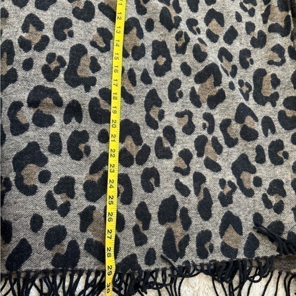 Banana Republic Leopard Wool blend poncho OS - Picture 2 of 9